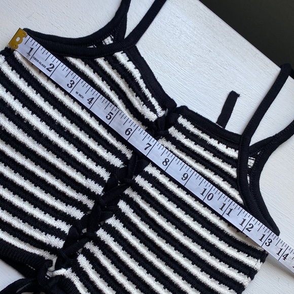 ✨4🛒 $20 ✨  Forever 21 B&W Striped Knit Lace-Up Back Tank Top Sz. M/S  Crop Top - Picture 10 of 12